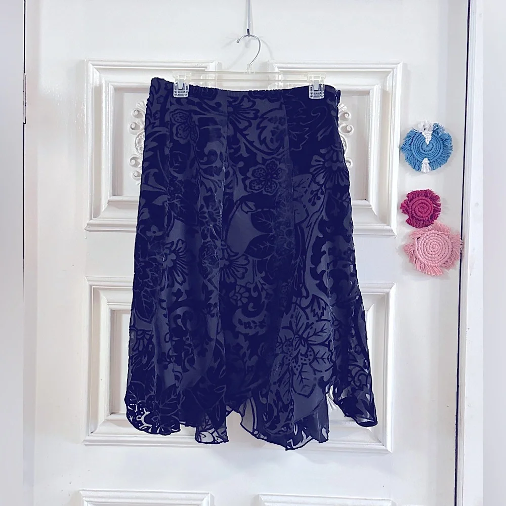 90’s CHIC Grunge MIDI Skirt By Notations, Velvety Floral Design Ruffled Length - Picture 2 of 16